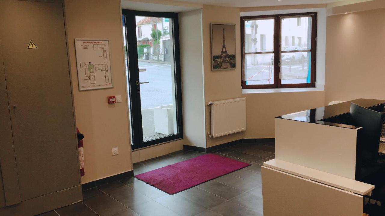Hôtel Sainte-Barbe Guignes-Rabutin Buitenkant foto