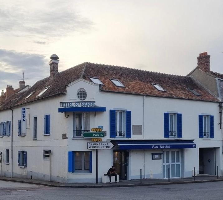 Hôtel Sainte-Barbe Guignes-Rabutin Buitenkant foto