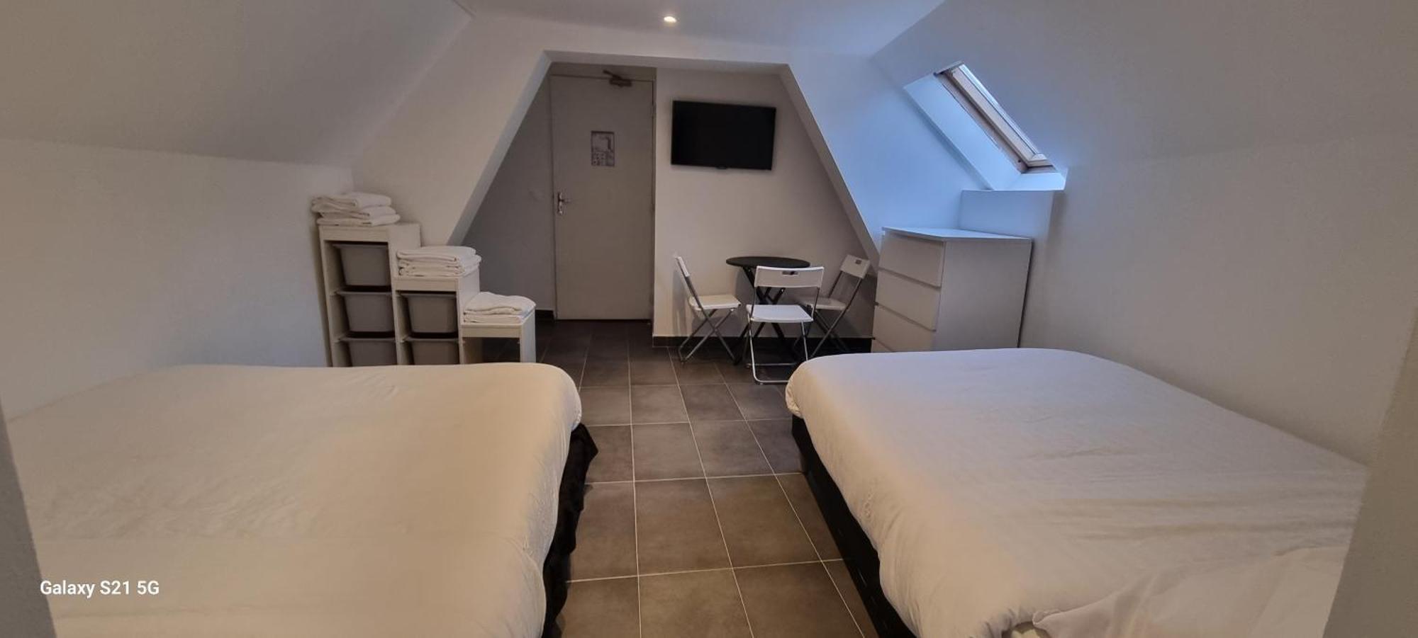 Hôtel Sainte-Barbe Guignes-Rabutin Buitenkant foto